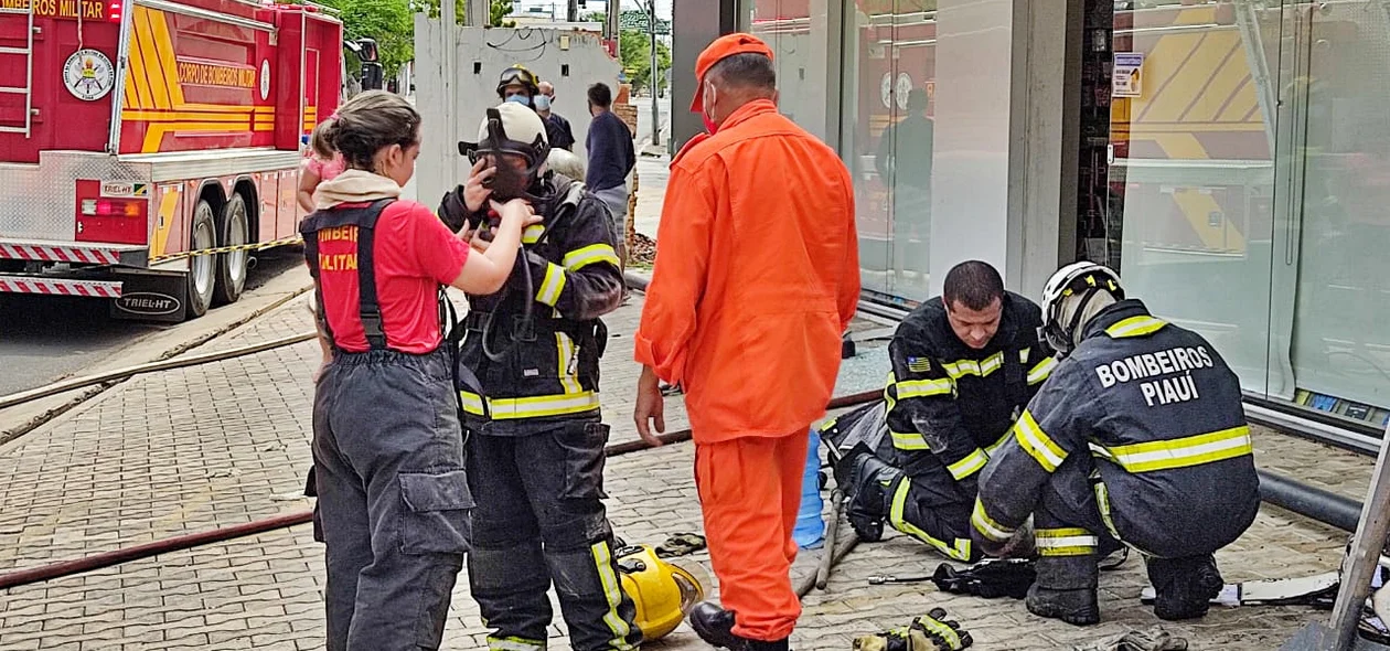 O incêndio teve início da madrugada