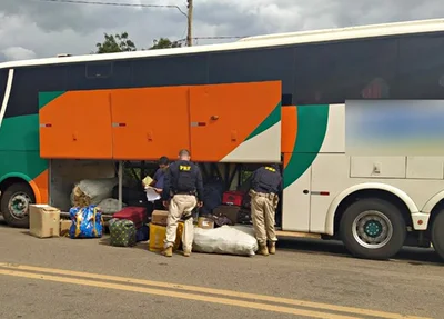 Ônibus que levava a mercadoria