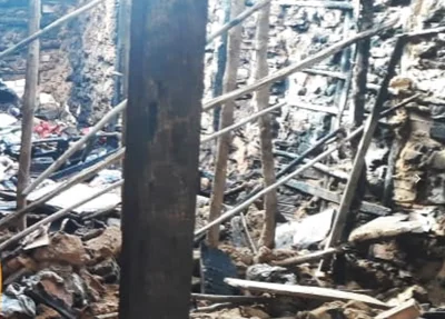 Parte do imóvel foi destruído pelo fogo