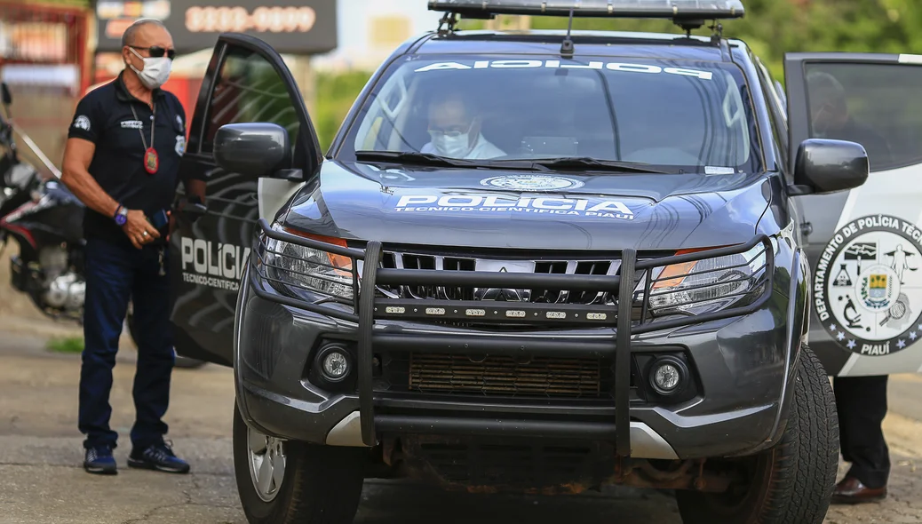Polícia civil chegando no local