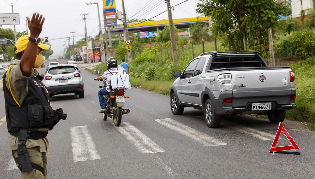 Polícia Militar controlando o trânsito no local