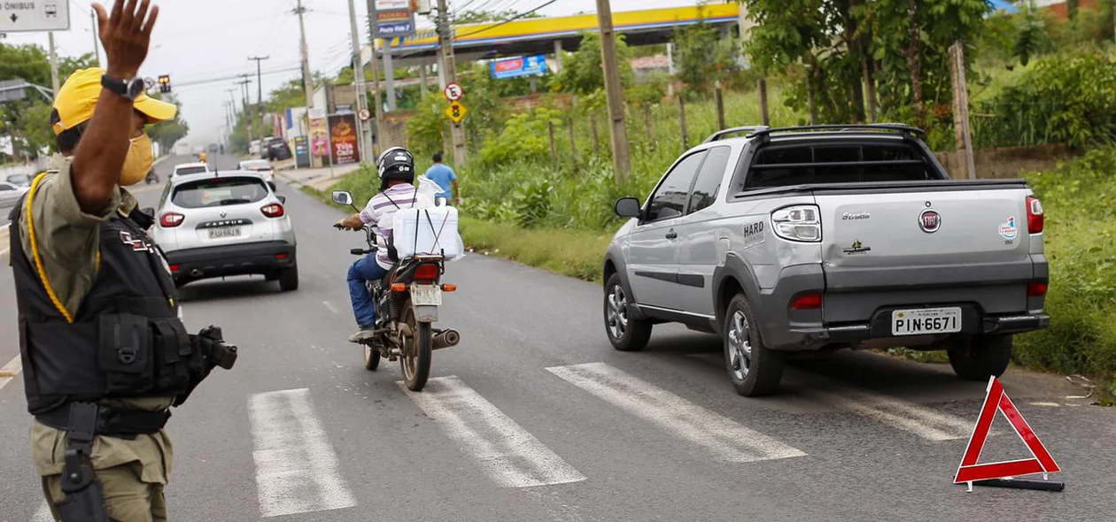 Polícia Militar controlando o trânsito no local