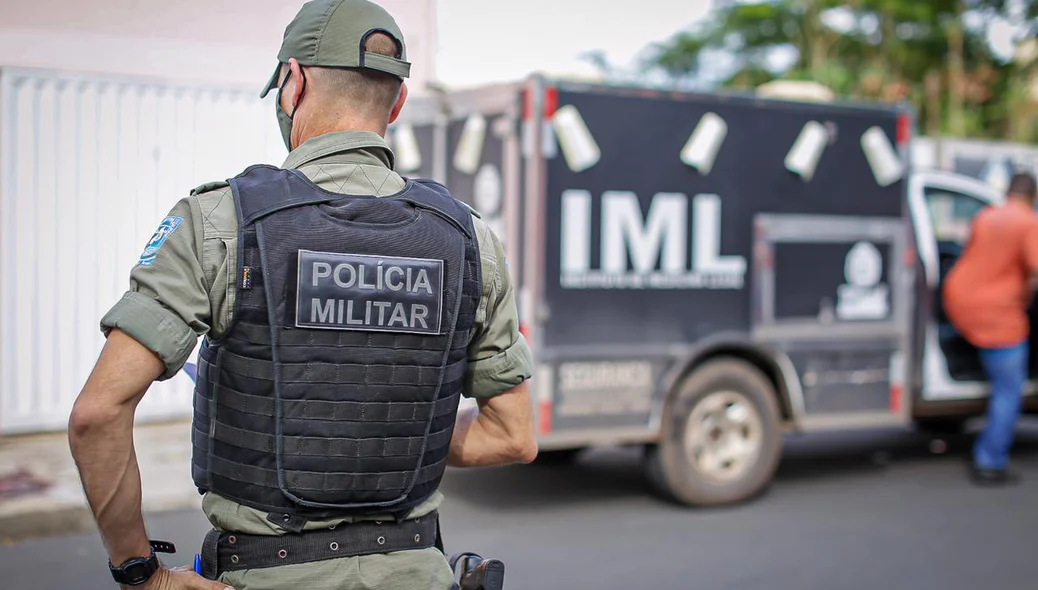 Polícia militar no local do crime