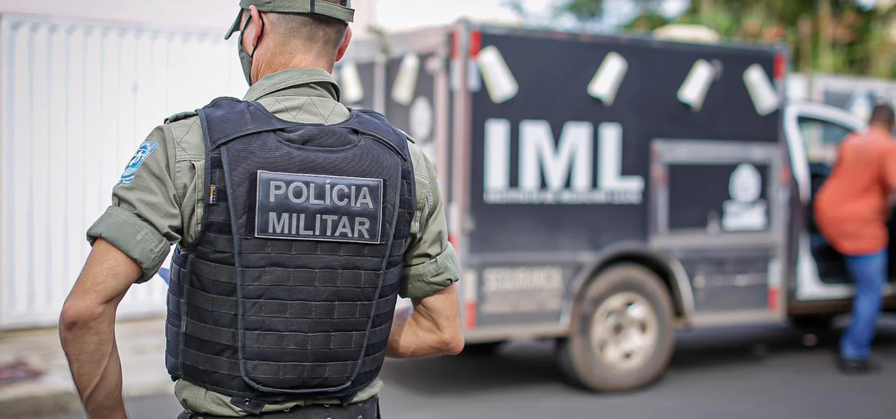 Polícia militar no local do crime