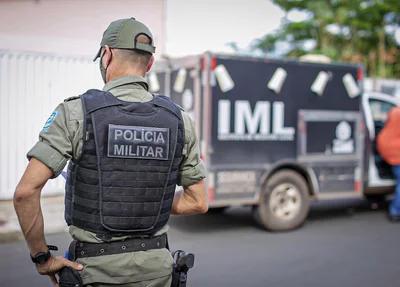 Polícia militar no local do crime
