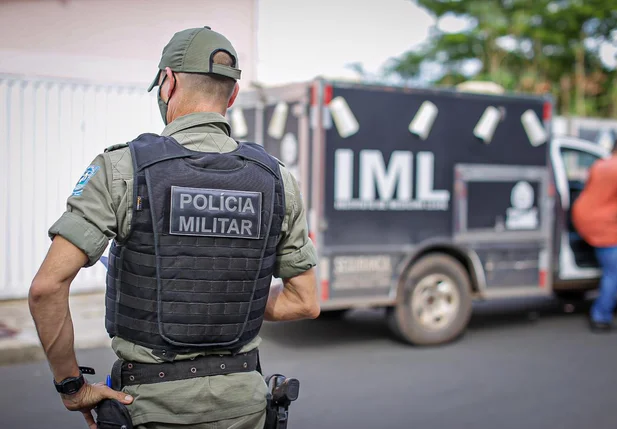 Polícia militar no local do crime