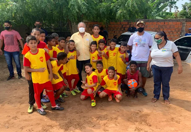 Prefeito Dr. Pessoa participa de copa na zona rural