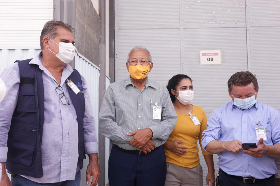 Prefeito Dr. Pessoa recepciona pacientes de Manaus