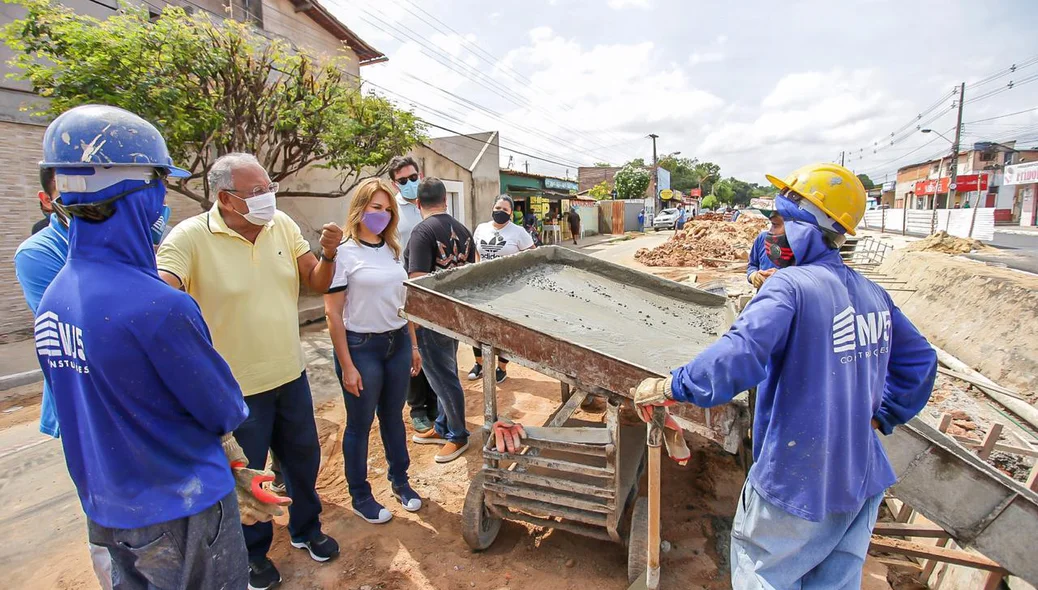 Prefeito Dr. Pessoa visita obra da galeria do mocambinho