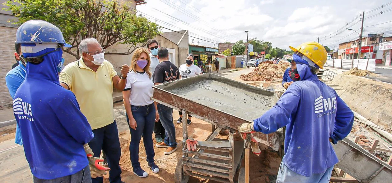 Prefeito Dr. Pessoa visita obra da galeria do mocambinho