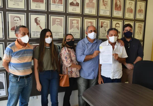 Prefeito Gil Paraibano empossa novos secretários