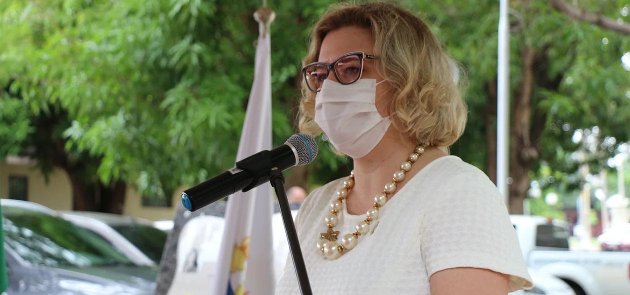 Professora Deborah Dettmam