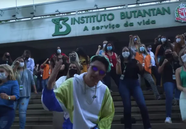 Remix da música Bum Bum Tam Tam