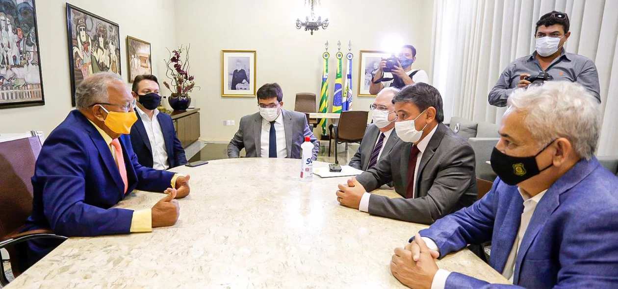 Reunião entre prefeito Dr. Pessoa e governador Wellington Dias no Palácio da Cidade