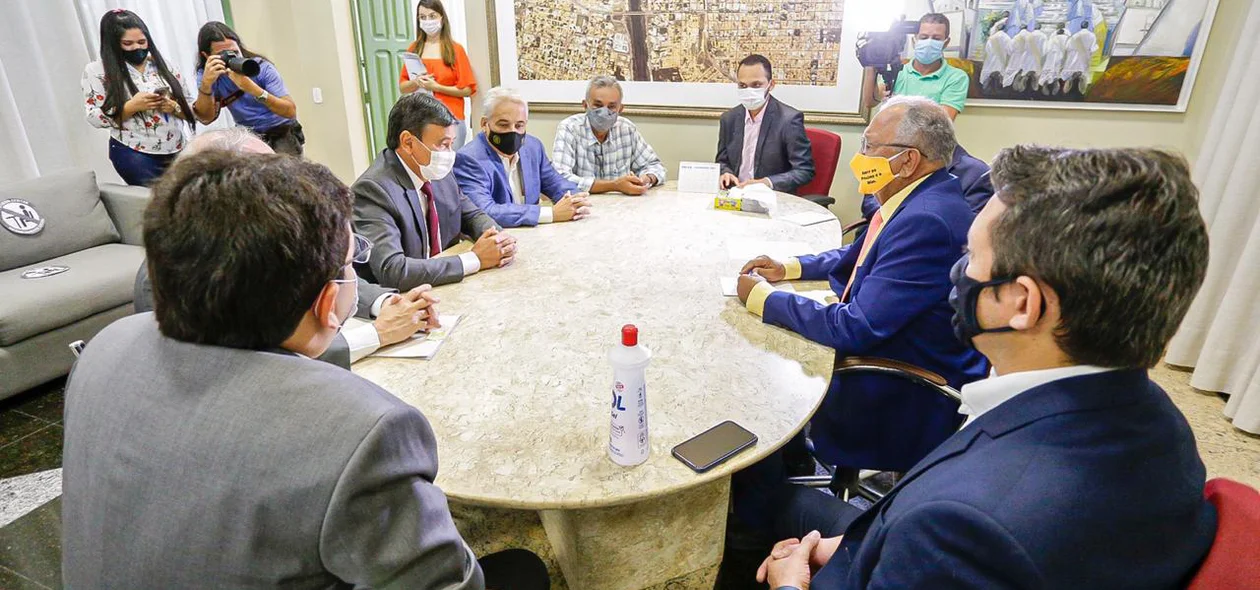 Reunião entre Wellington Dias e Dr. Pessoa no Palácio da Cidade