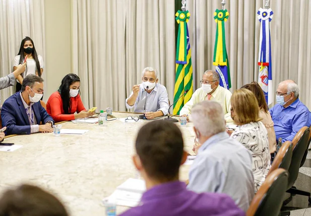 Robert Rios durante reunião com representantes da Equatorial Piauí