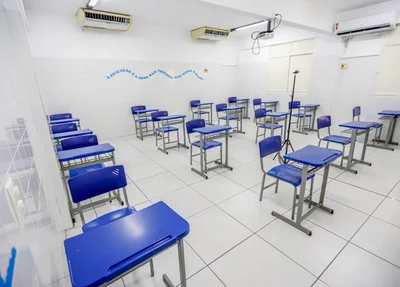 Salas de aula estão preparadas para receber os alunos
