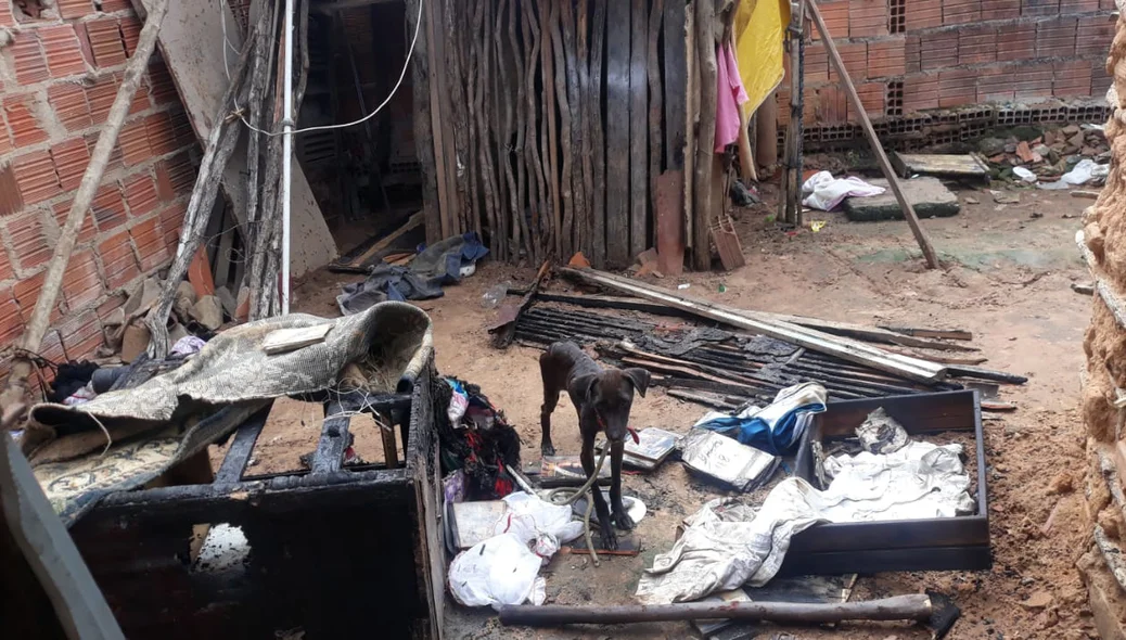 Situação da casa após o incêndio