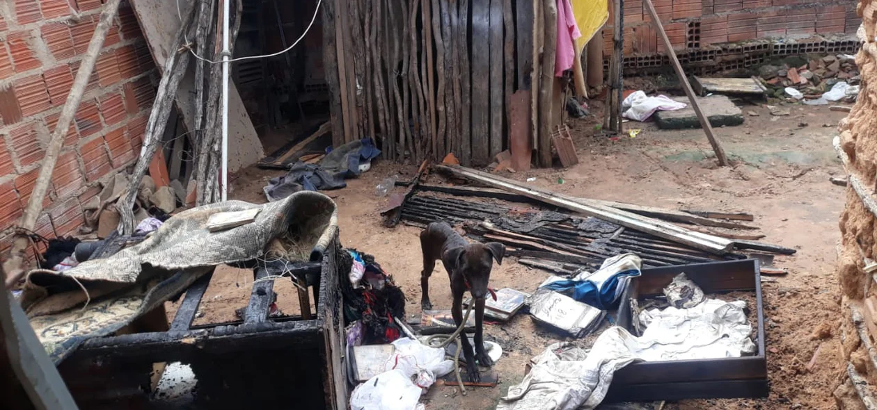 Situação da casa após o incêndio