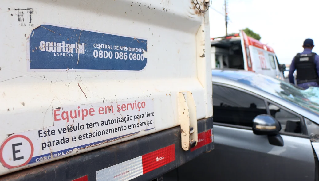 Veículo da Equatorial se envolve em acidente grave na Zona Leste de Teresina