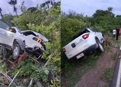 Veículo tombou fora da pista