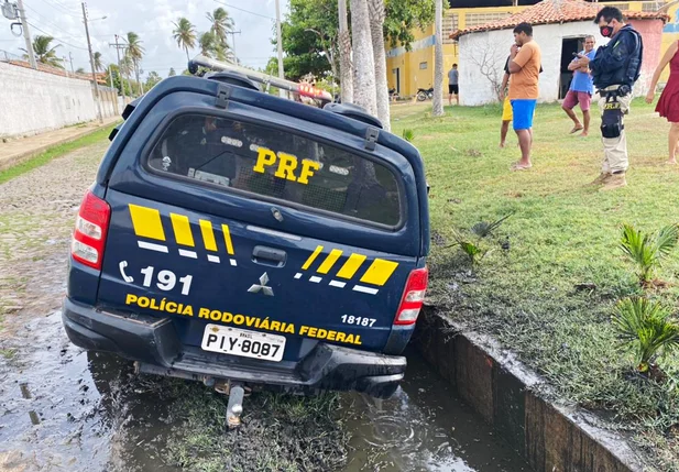 Viatura caiu no local
