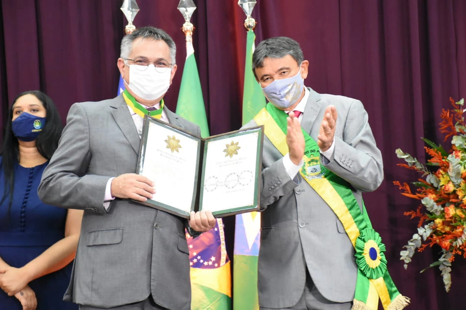Wellington Dias entrega medalhas do Mérito Renascença em Piracuruca