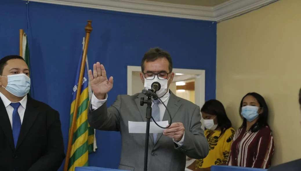 Zé Raimundo toma posse para segundo mandato
