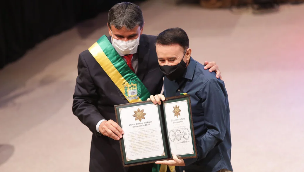 A solenidade ocorreu no Teatro 4 de Setembro