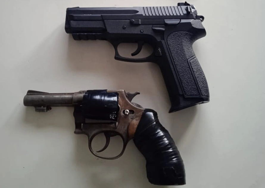 Armas apreendidas no bairro Noivos
