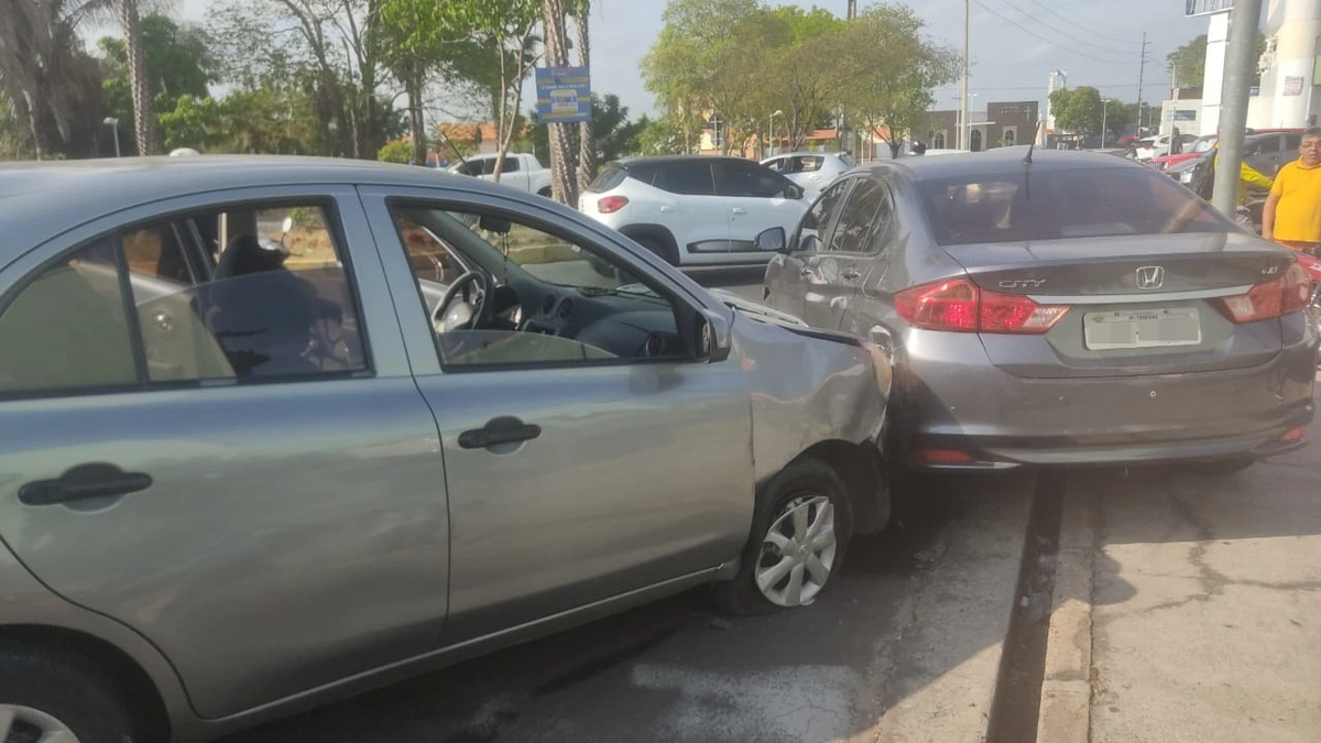Bandidos acabaram se envolvendo em um acidente com o veículo roubado