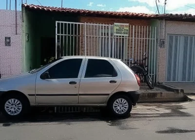Carro do jornalista Raimundo Lima