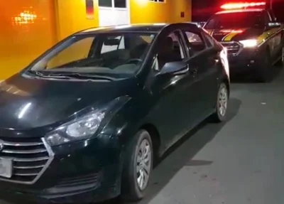 Carro recuperado pela PRF na BR 230, em Floriano