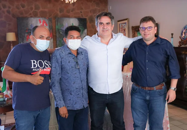 Ciro Nogueira ao lado dos vereadores do PP de Teresina