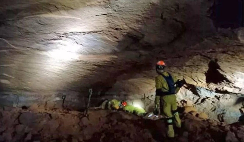 Corpo de Bombeiros atuando na busca por desaparecidos após desmoronamento de gruta