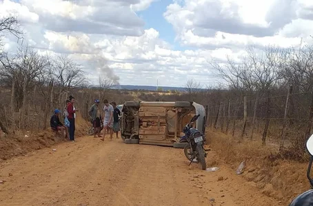 Criança de 9 anos morre após carro capotar em Alegrete do Piauí