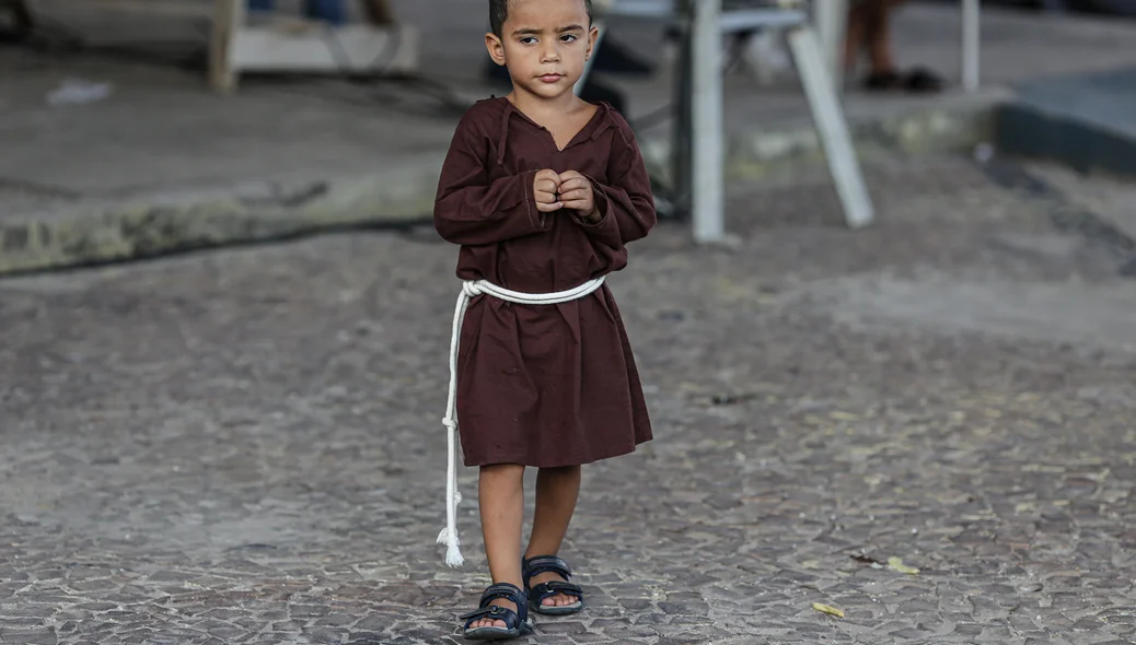 Criança vestida de São Francisco.jpg