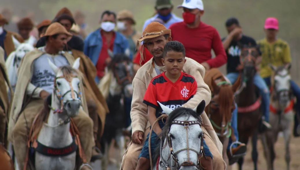 Crianças e adultos participaram da cavalgada
