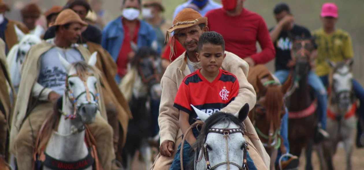 Crianças e adultos participaram da cavalgada