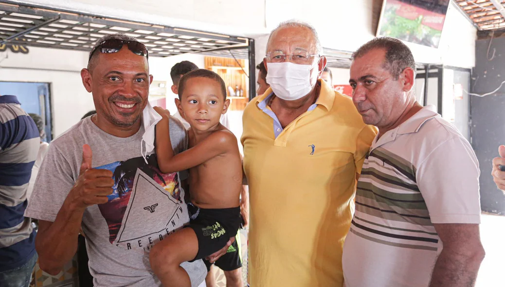Dr. Pessoa com os servidores