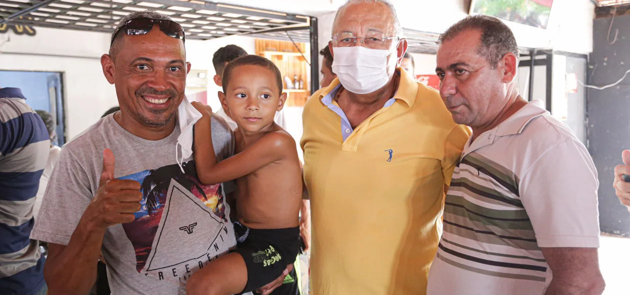 Dr. Pessoa com os servidores