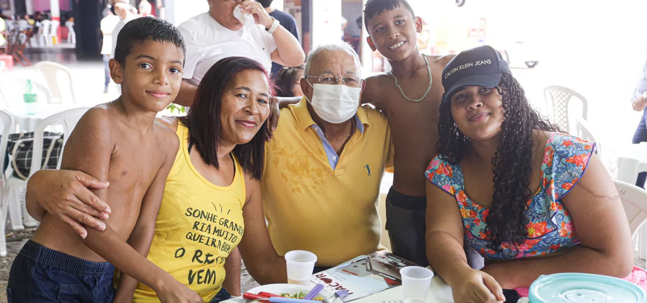 Dr. Pessoa com os servidores