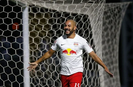 Em jogo antecipado, Bragantino faz 3 a 0 no Sport e chega ao G-4 do Brasileirão.