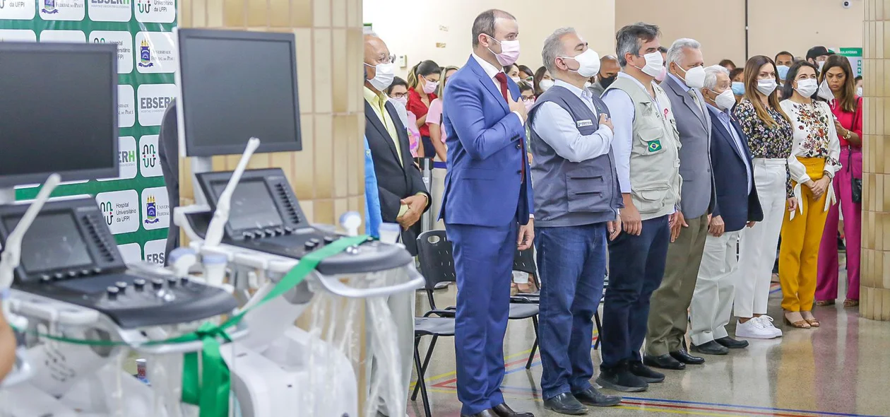 Equipamentos são entregues durante visita às obras da nova maternidade de Teresina