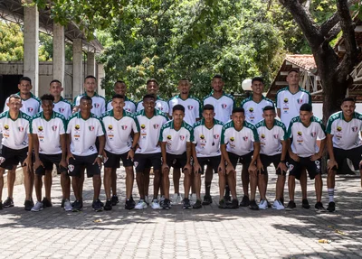 Equipe do Fluminense na saída para São Luis