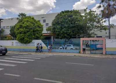 Escola Eurípedes Aguiar no bairro Marquês