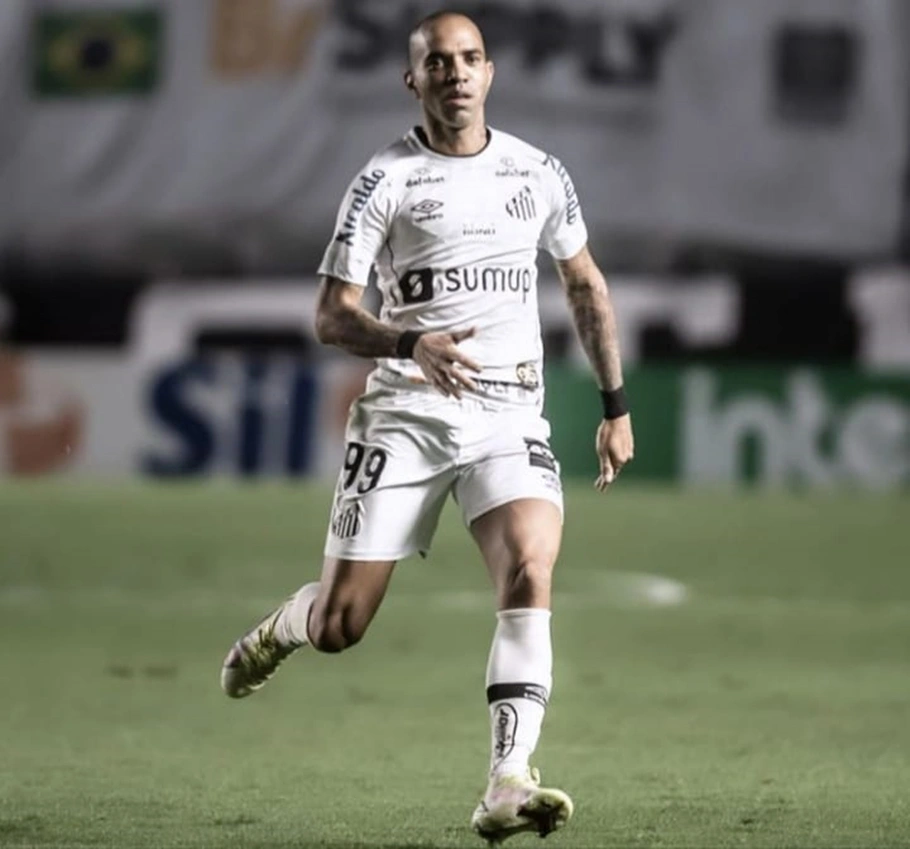 Estreia de Diego Tardelli pelo Santos, com a camisa 99