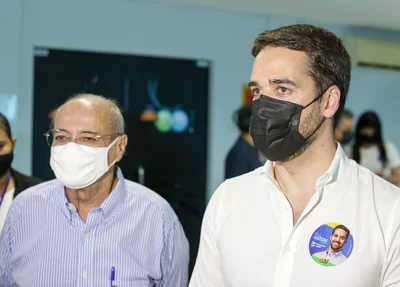 Ex-prefeito Silvio Mendes ao lado do governador Eduardo Leite