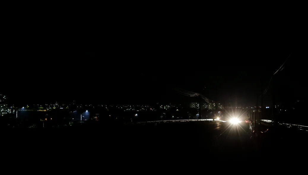 Falta de iluminação na avenida