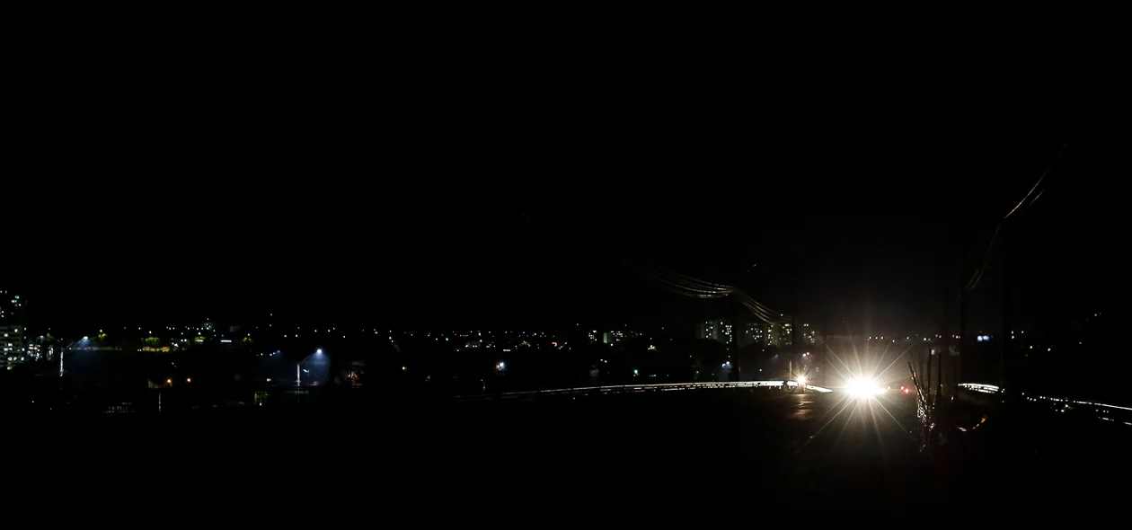 Falta de iluminação na avenida